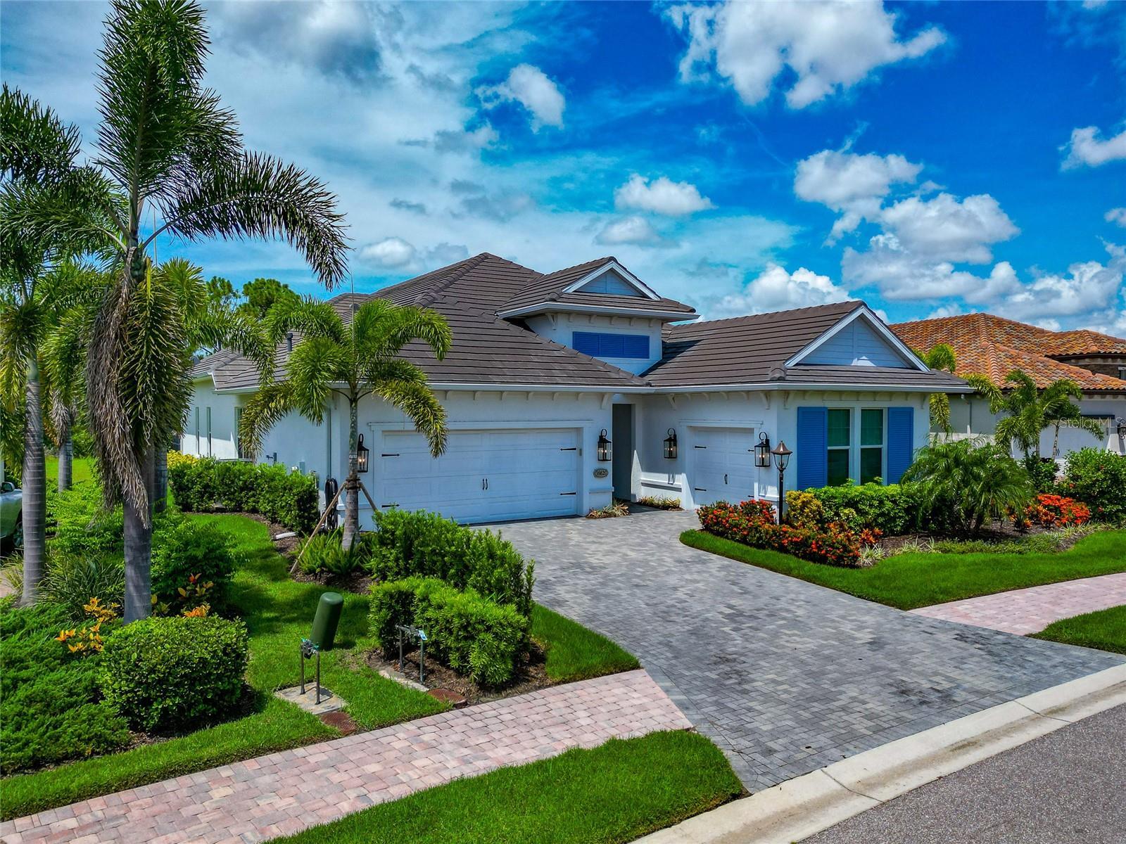 Property Photo: 16620 Collingtree Crossing FL 34202