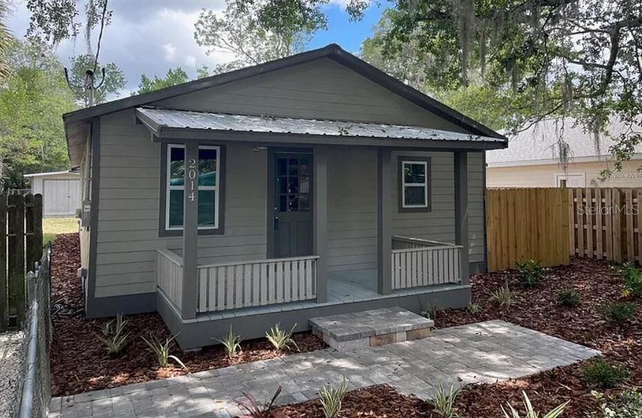 Property Photo: 2014 NW 35th Avenue FL 32605