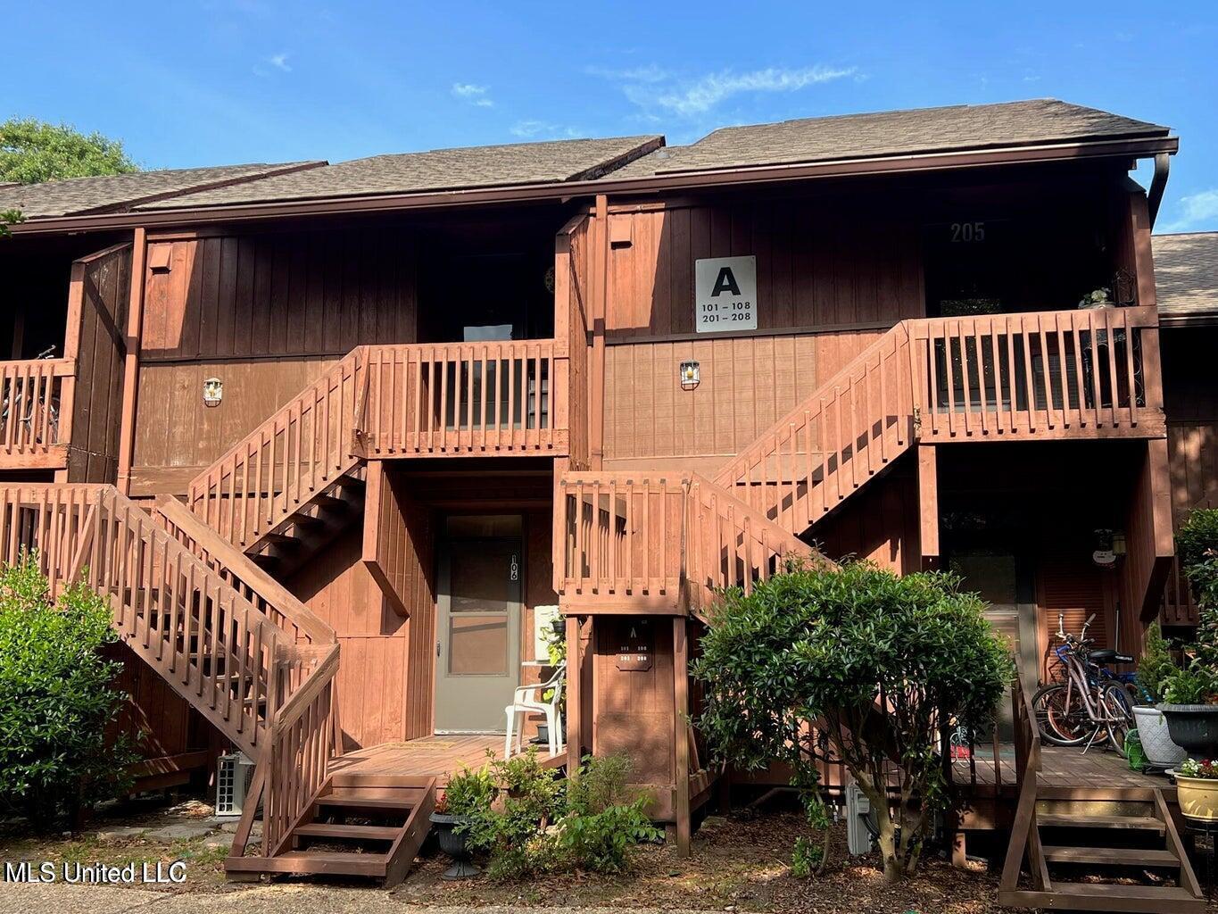 Property Photo: 206 Lakeside Villa MS 39525