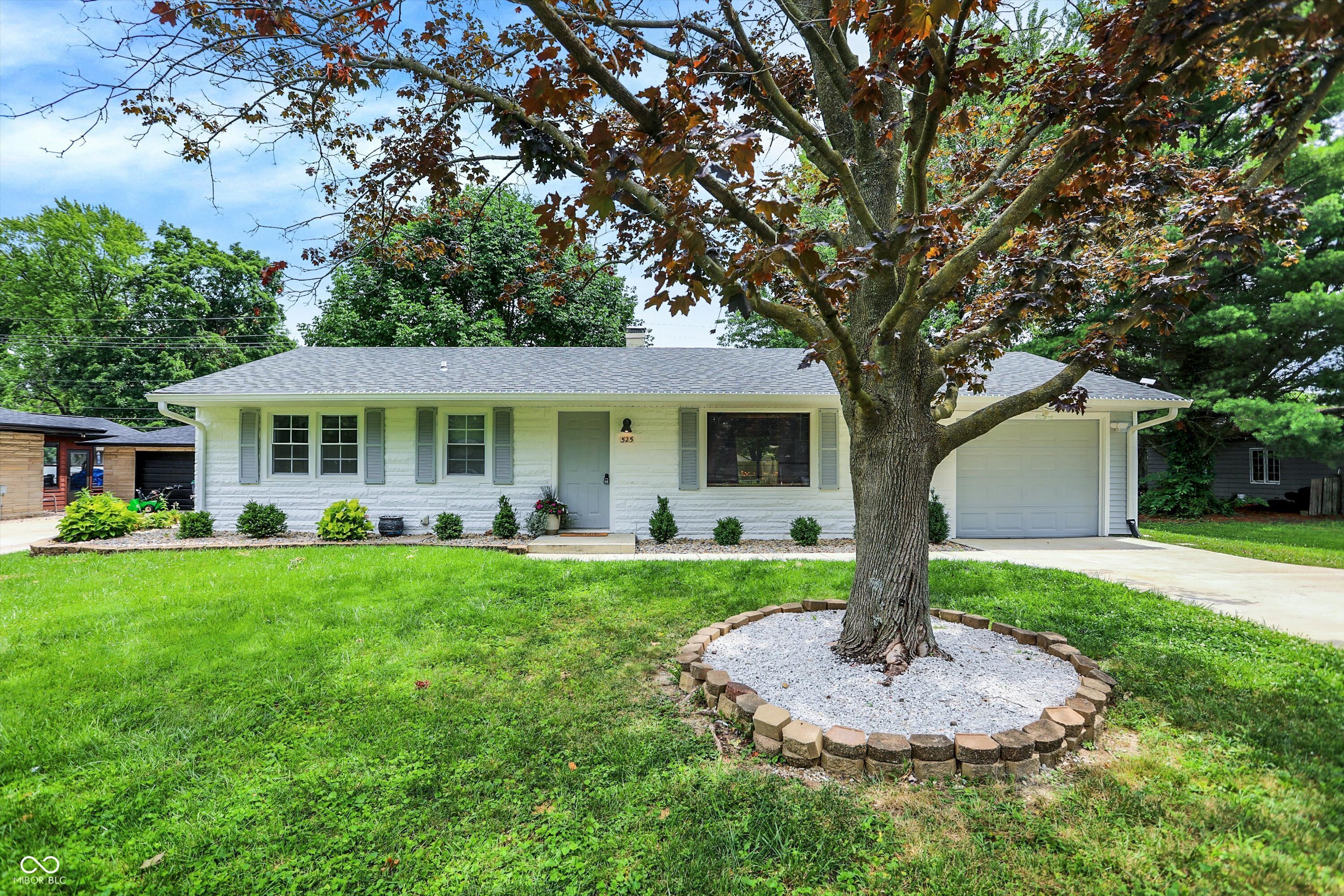 Property Photo: 525 Howard Road IN 46142