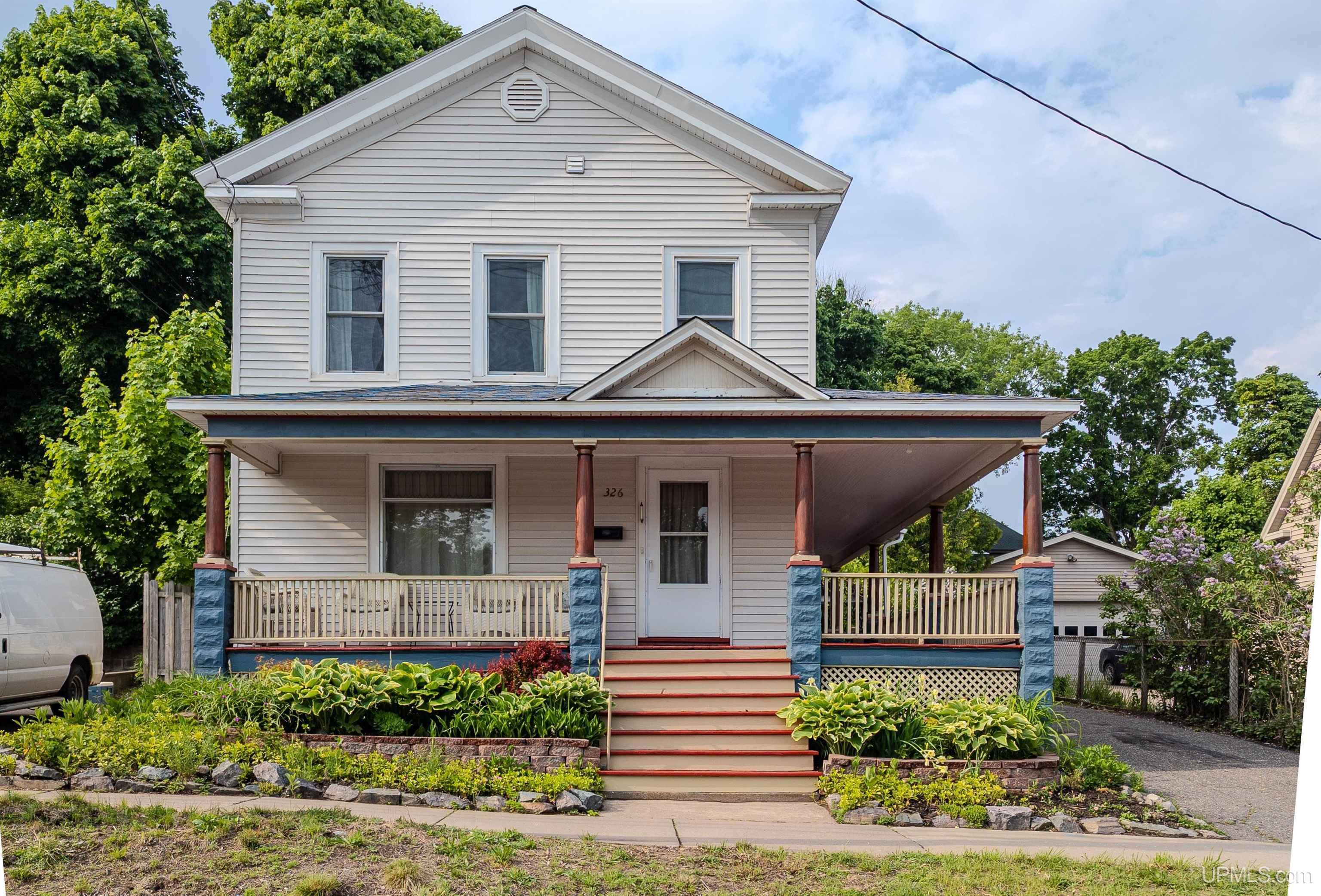 326 W Bluff Street  Marquette MI 49855 photo