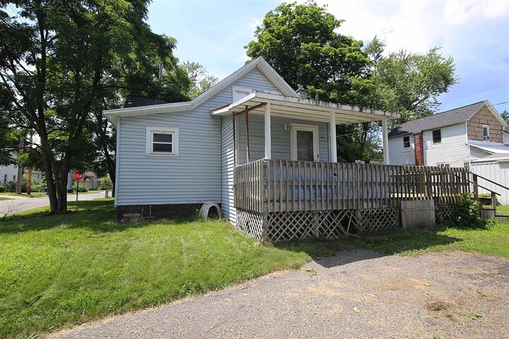 Property Photo:  406 Spring Street  MI 49093 