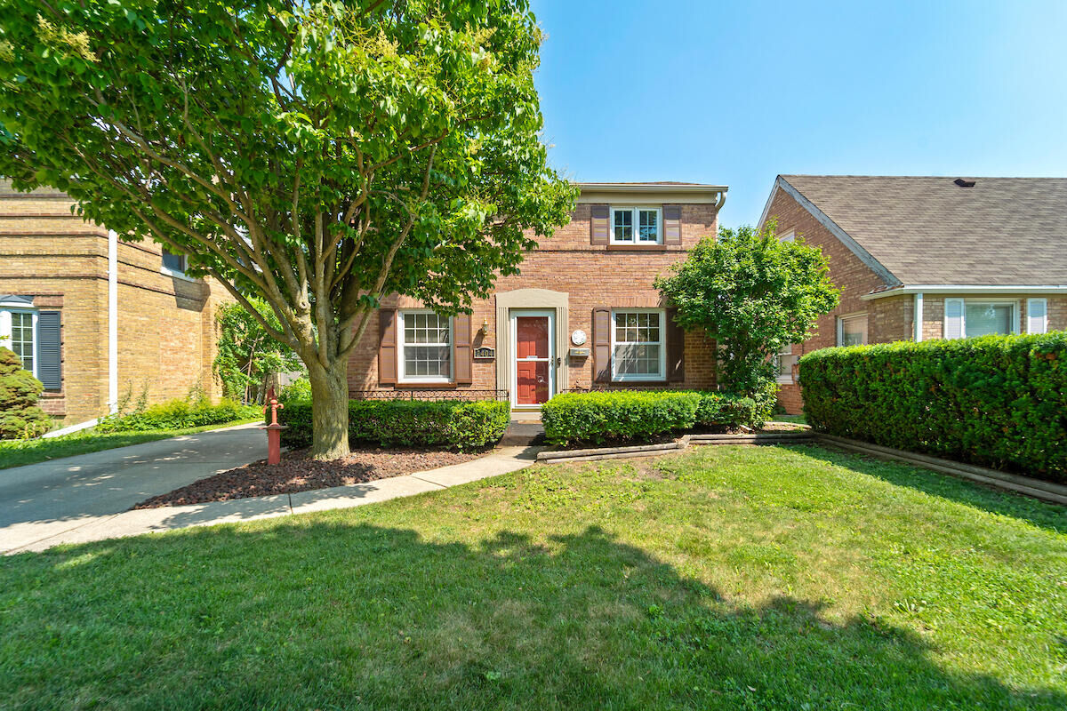 Property Photo:  2404 Gillen St  WI 53403 