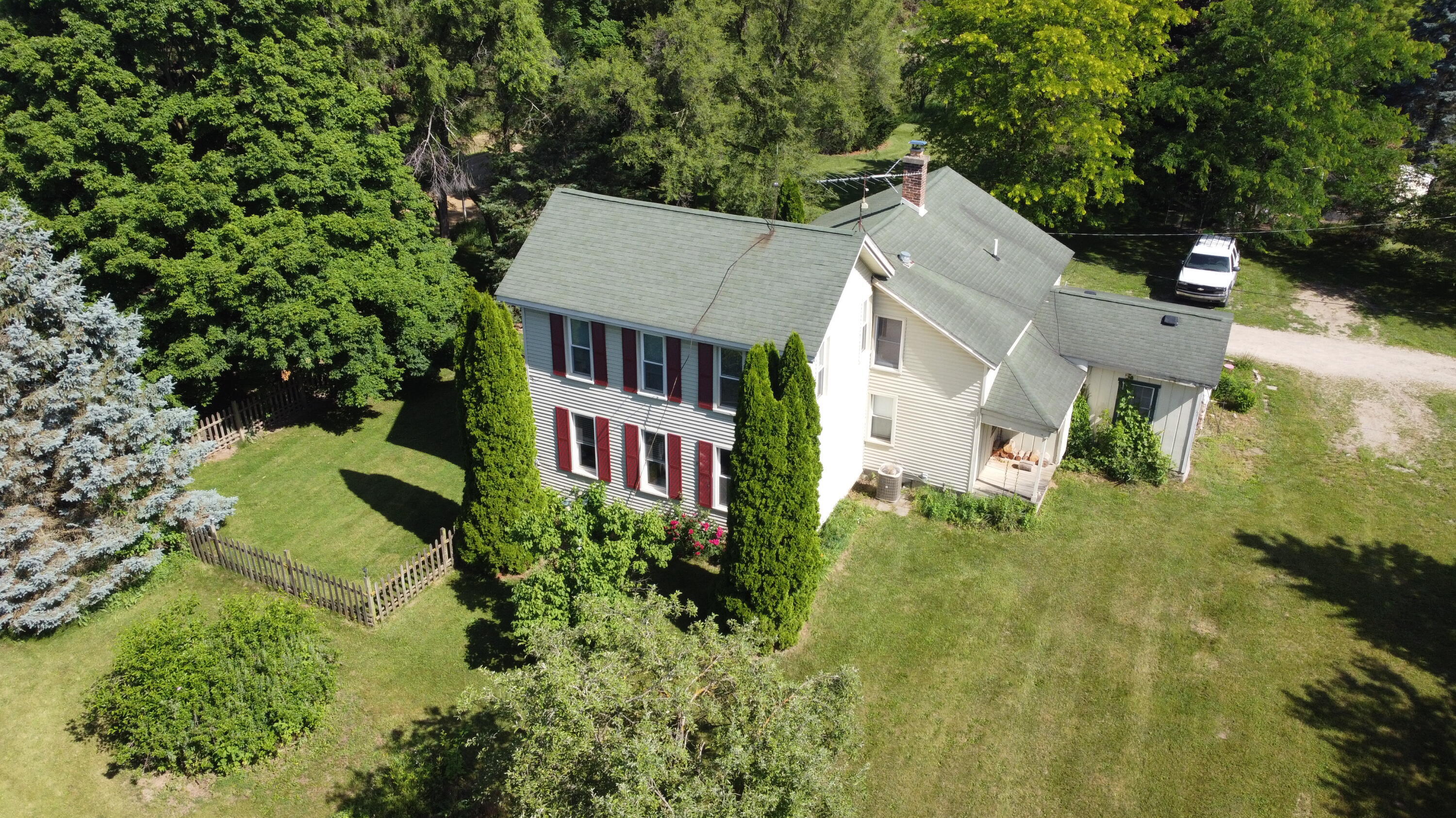 Property Photo: 9923 Sharon Hollow Road MI 48158