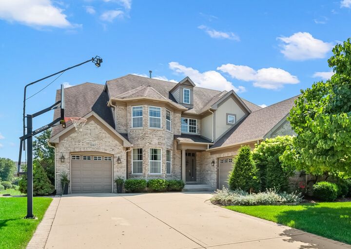 1357 Grantham Drive  Schaumburg IL 60193 photo