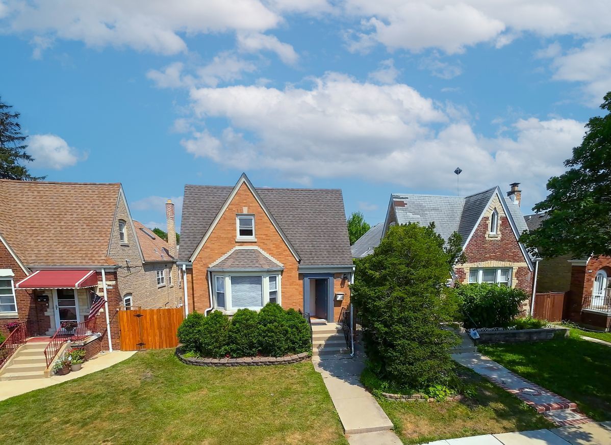 Property Photo: 3241 N Normandy Avenue IL 60634