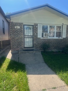 Property Photo: 9236 S Drexel Avenue IL 60619