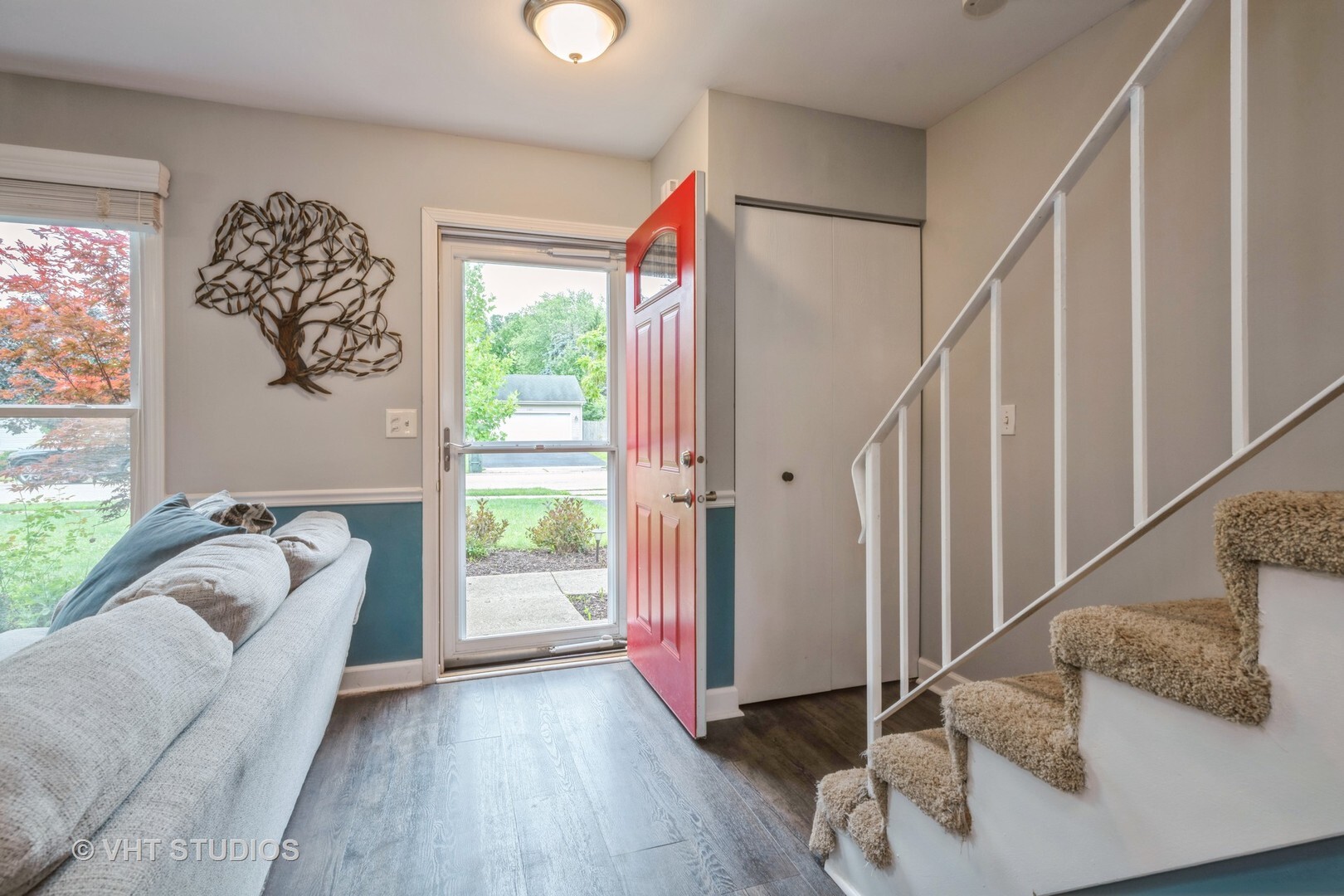Property Photo: 1330 N Parkview Terrace IL 60102