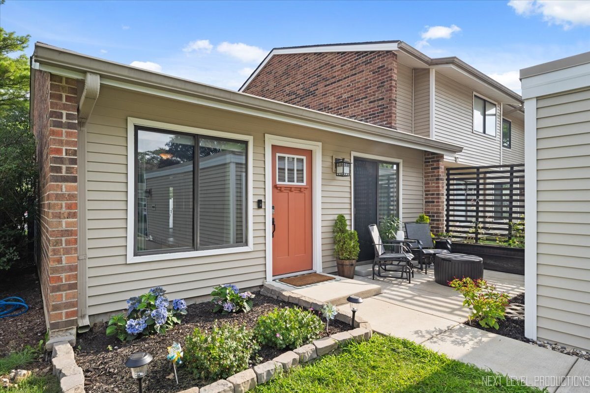Property Photo: 1061 Cascade Drive IL 60506