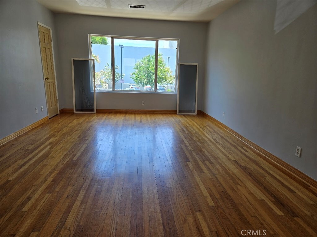 Property Photo: 14701 Dickens Street 5 CA 91403