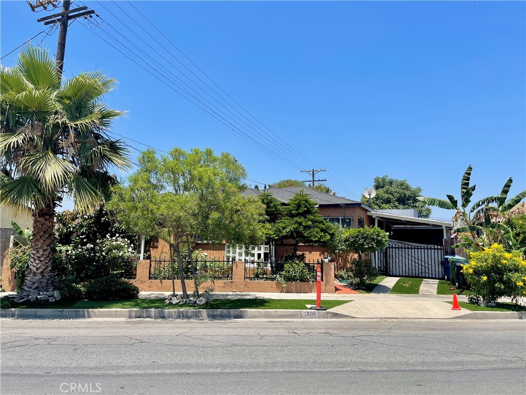 Property Photo: 2609 Hyde Park Boulevard CA 90043