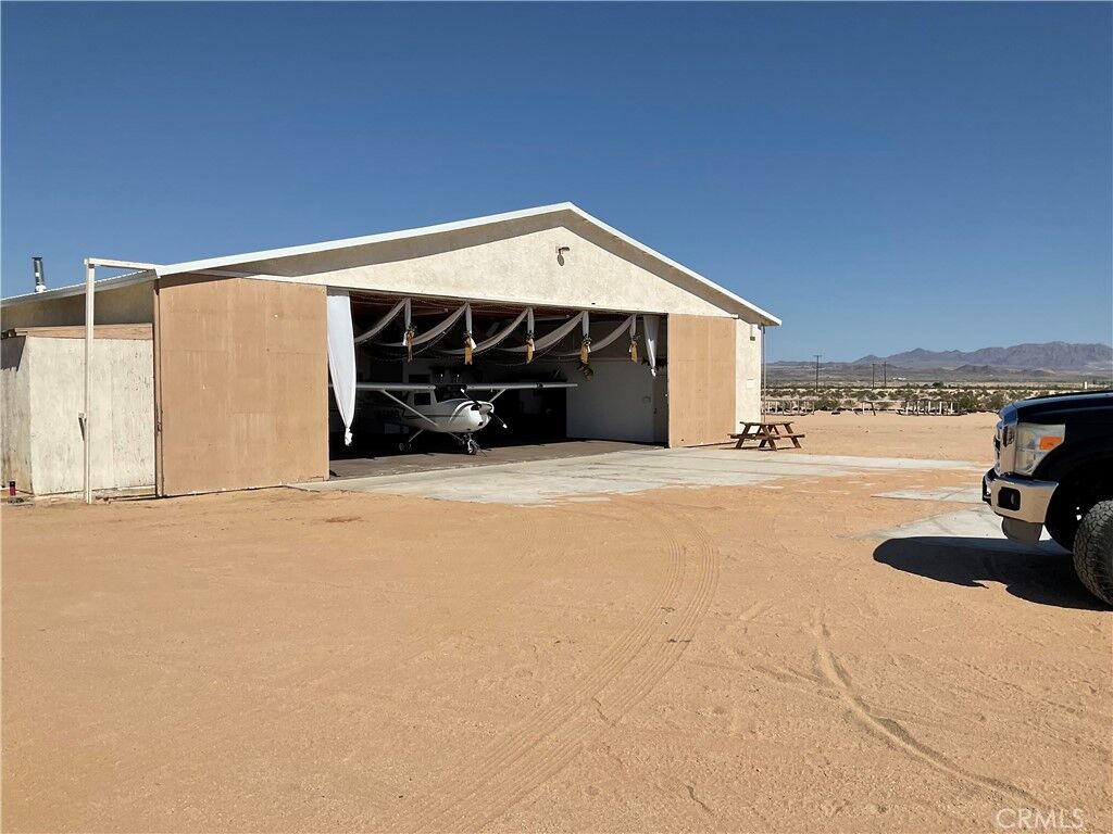 Property Photo:  76421 Amboy Road  CA 92277 