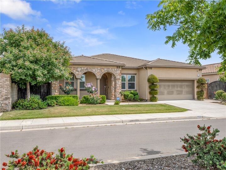 Property Photo:  7993 N Justin Avenue  CA 93720