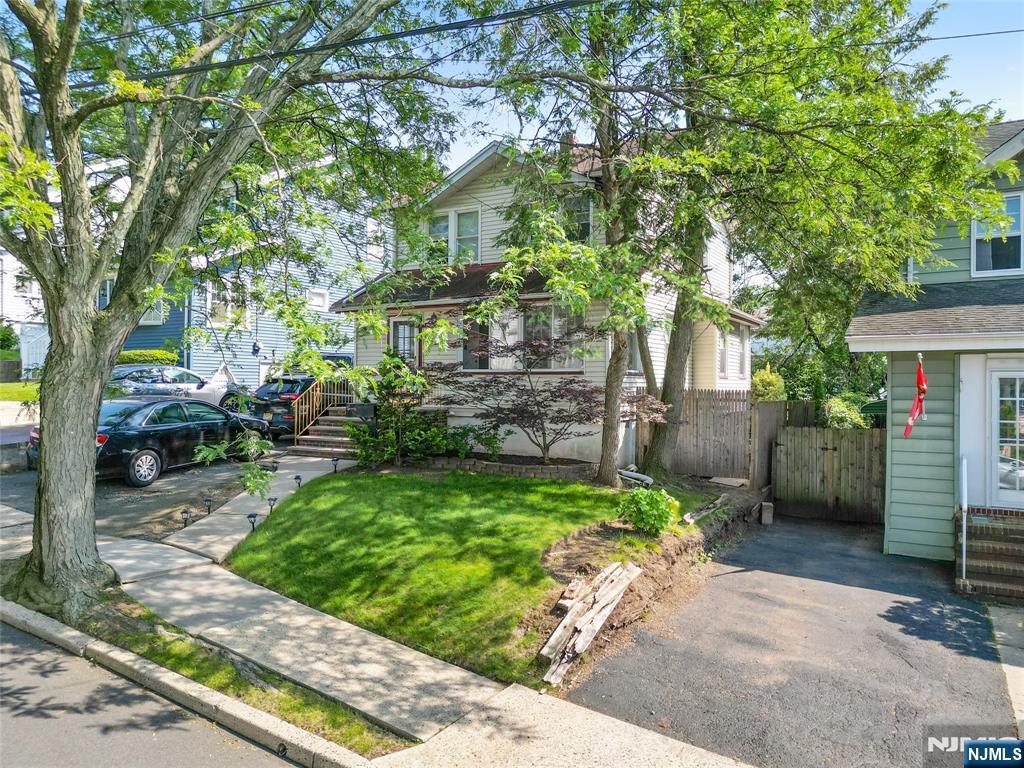Property Photo:  42 Oakwood Avenue  NJ 07603 