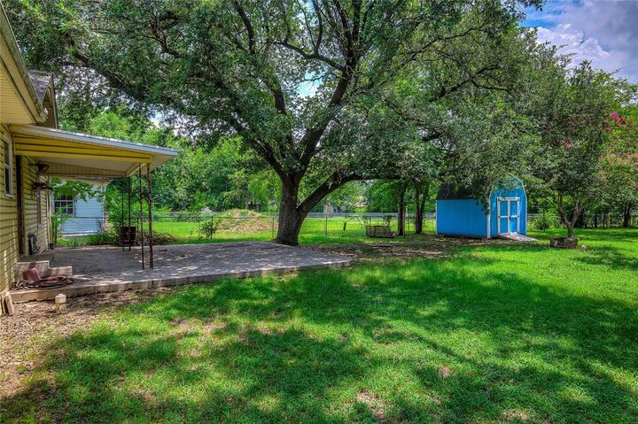 Property Photo: 1044 Mulberry Street TX 75482