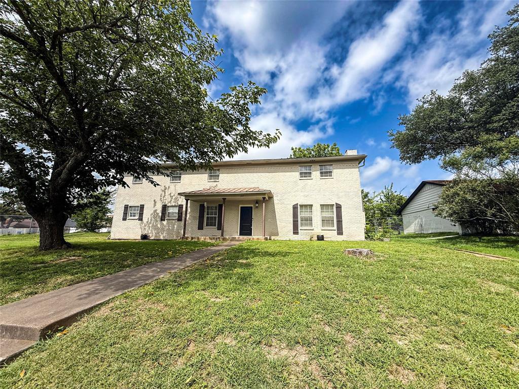 Property Photo:  205 Stardust Lane  TX 75115 