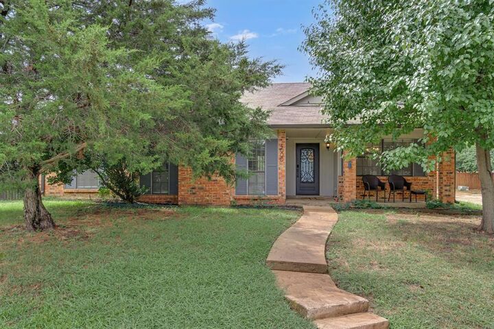 Property Photo:  4000 Abbey Lane  TX 75028 