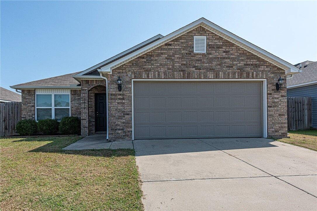 Property Photo: 5026 Claxton Circle AR 72704