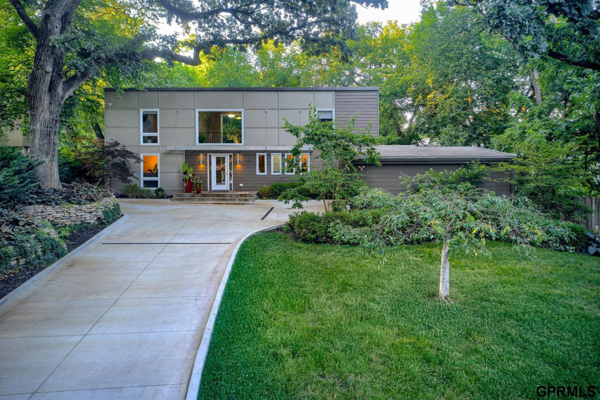 Property Photo:  9316 Oak Street  NE 68124-0000 