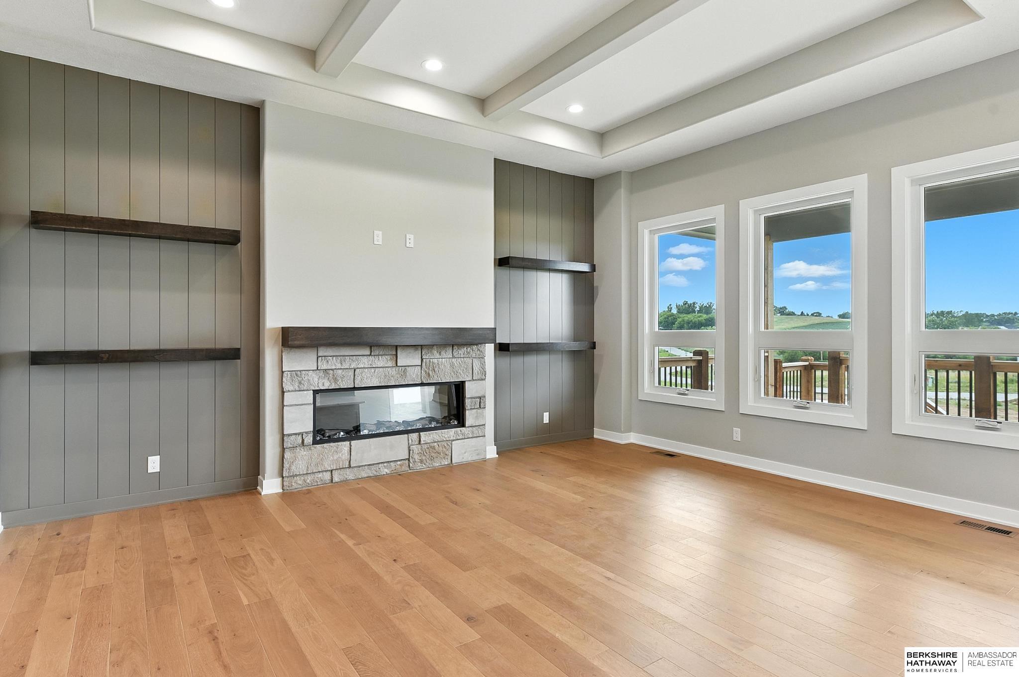 Property Photo: 21723 Glenmore Drive NE 68028