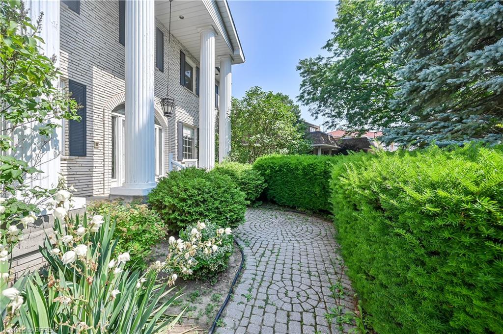 Property Photo:  10 Fieldstone Circle  ON N3R 6S7 