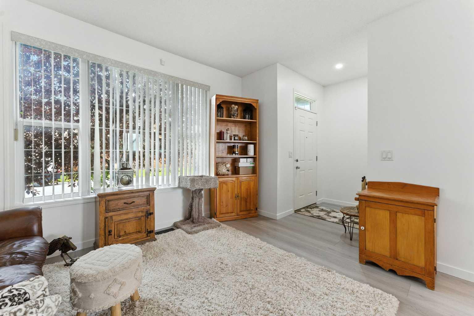 Property Photo:  47 Covemeadow Close NE  AB T3G 6B2 