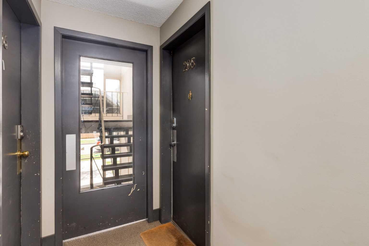 Property Photo: 1222 13 Avenue SW 205 AB T3C 0T1