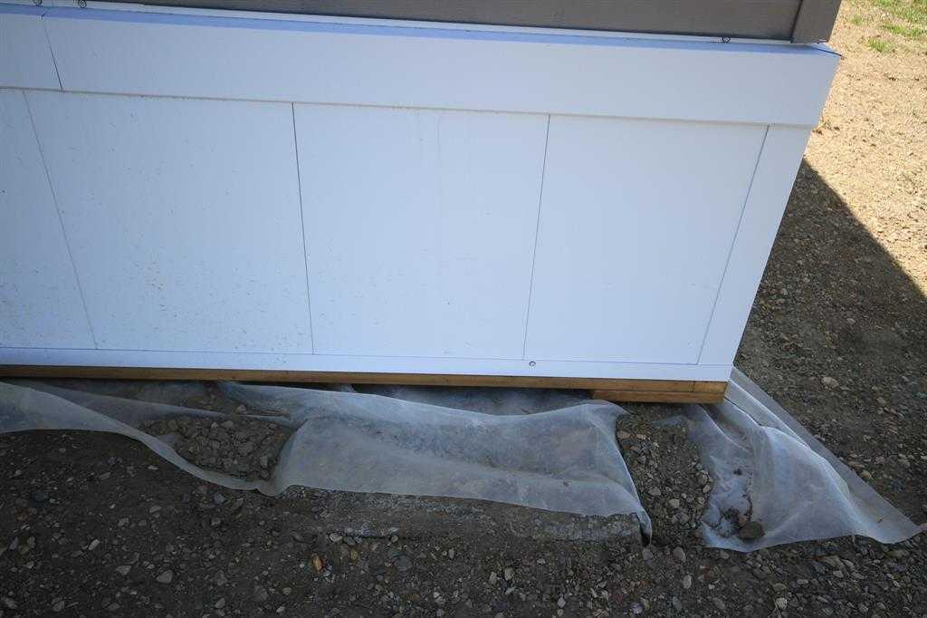 Property Photo: 4821 72 Avenue AB T1G 0G7