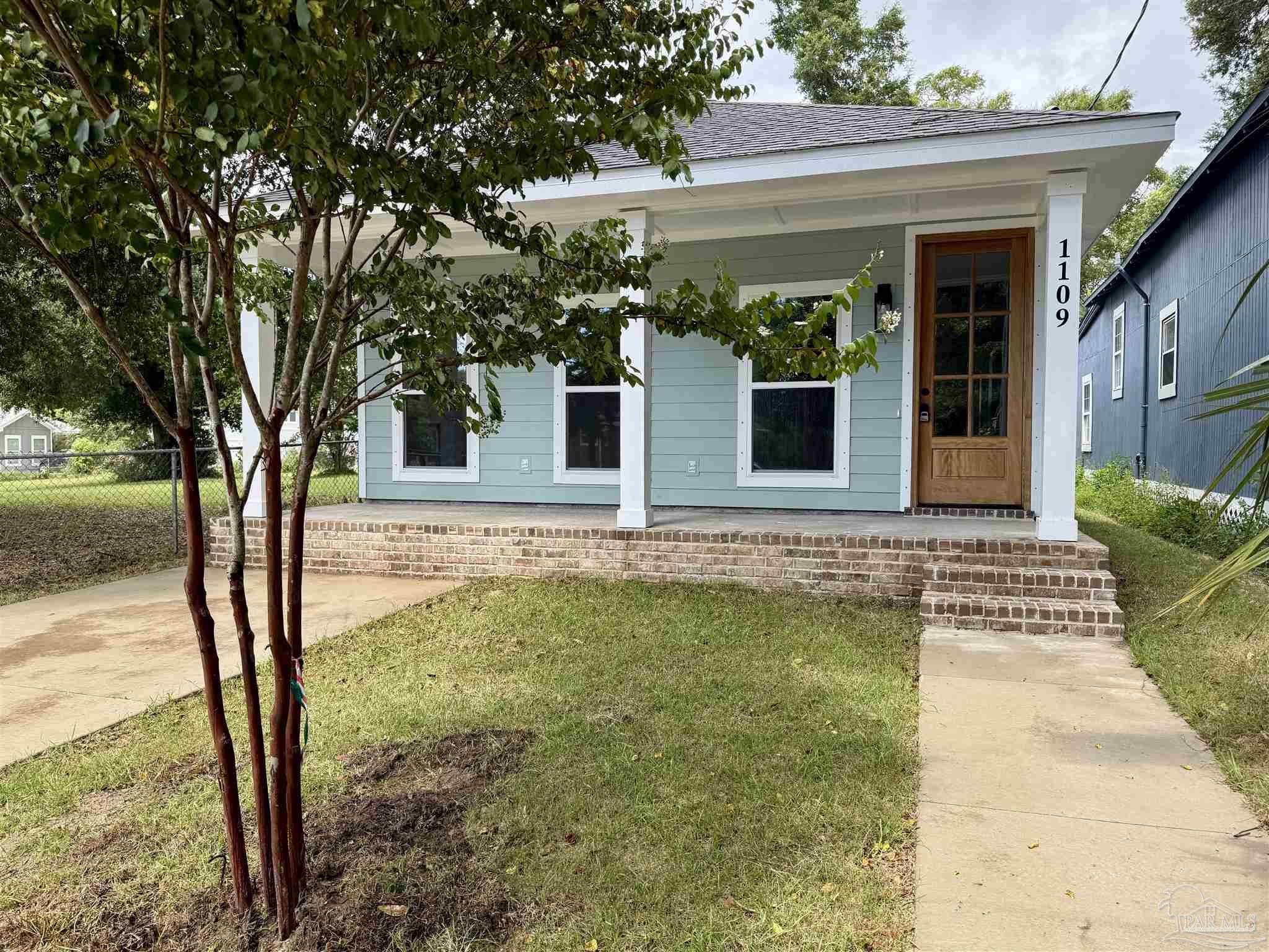 Property Photo:  1109 N C St  FL 32501 
