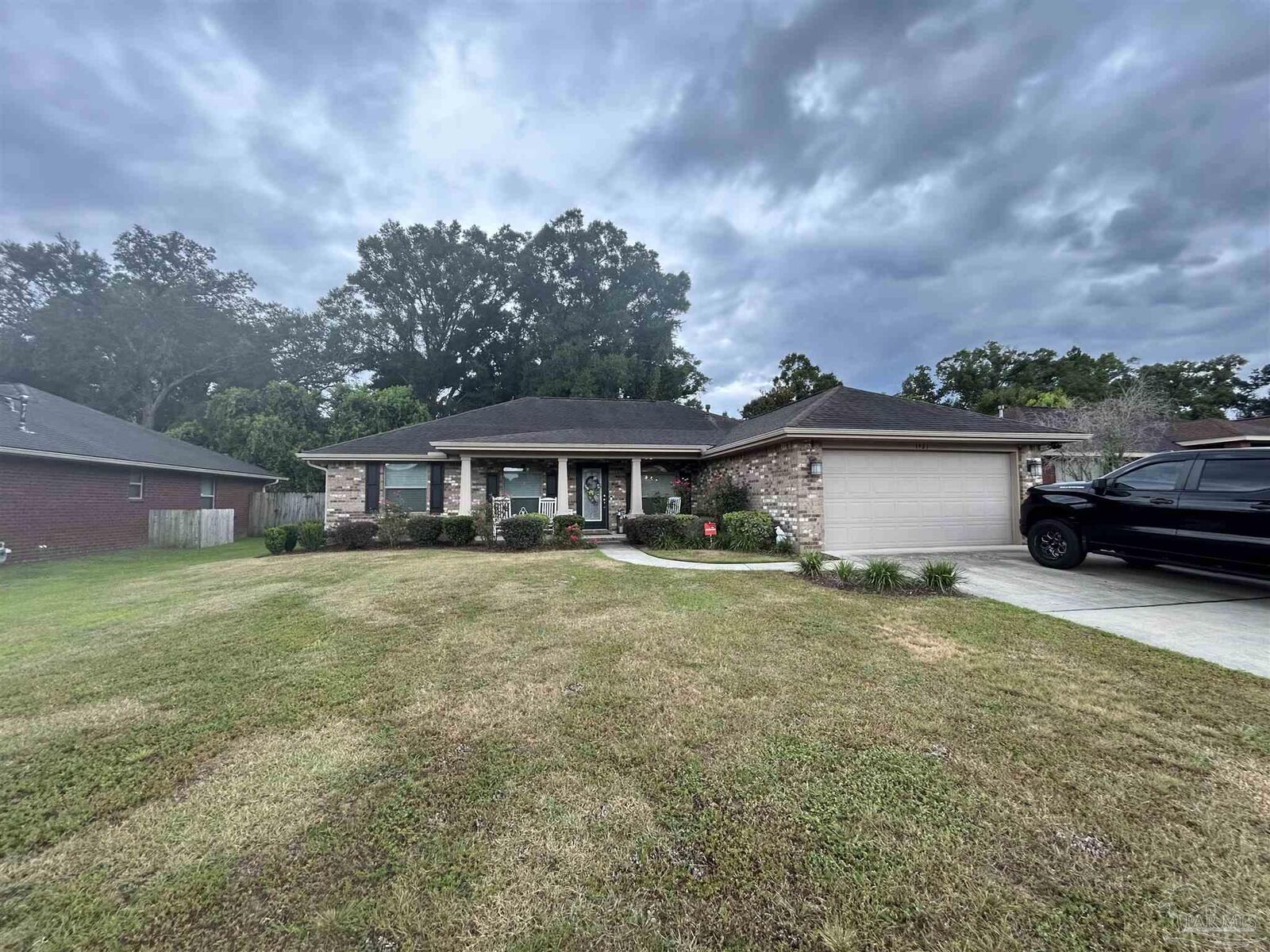 Property Photo:  1921 Larkspur Cir  FL 32534 