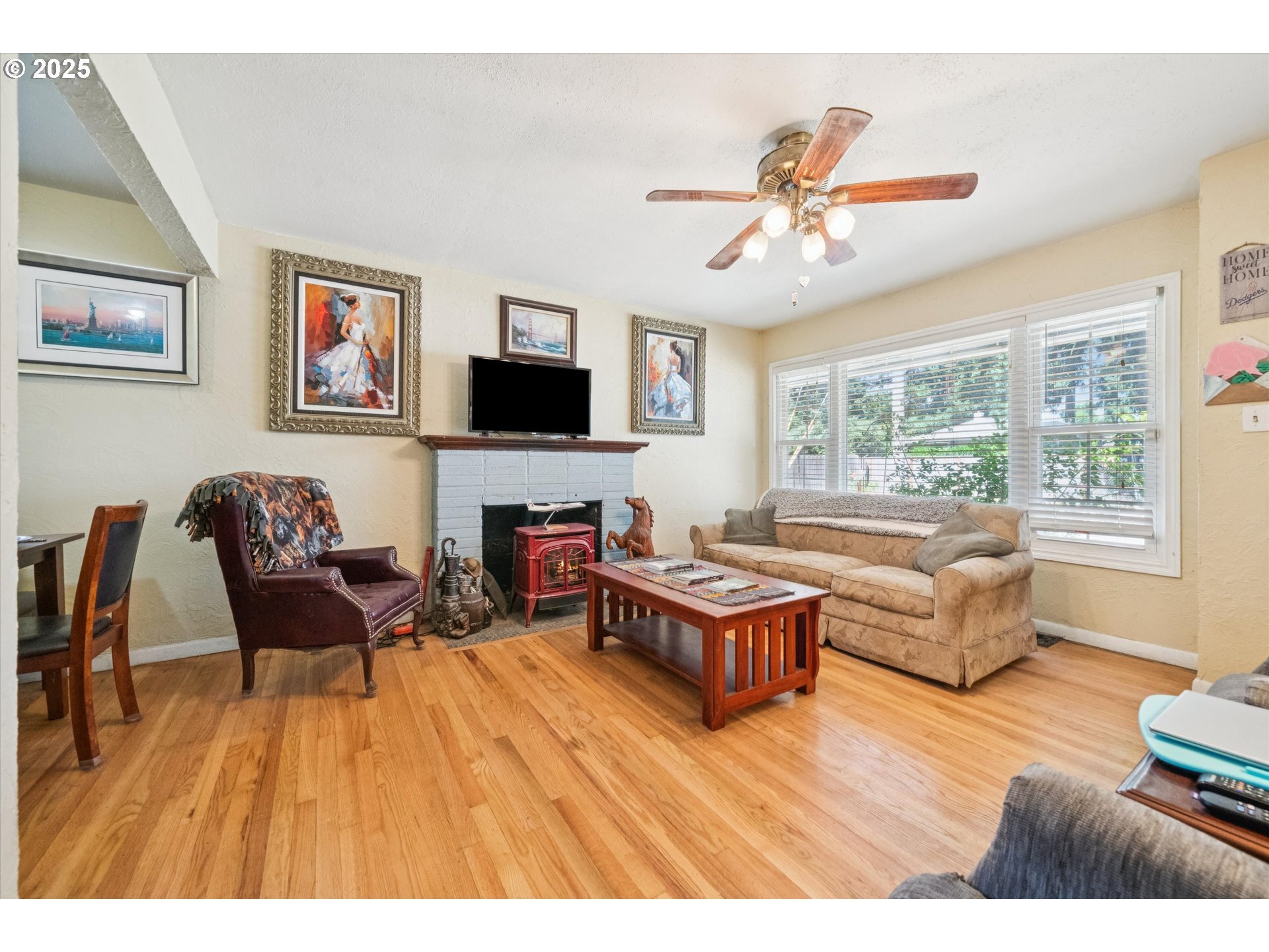 Property Photo: 12026 NE Broadway OR 97220