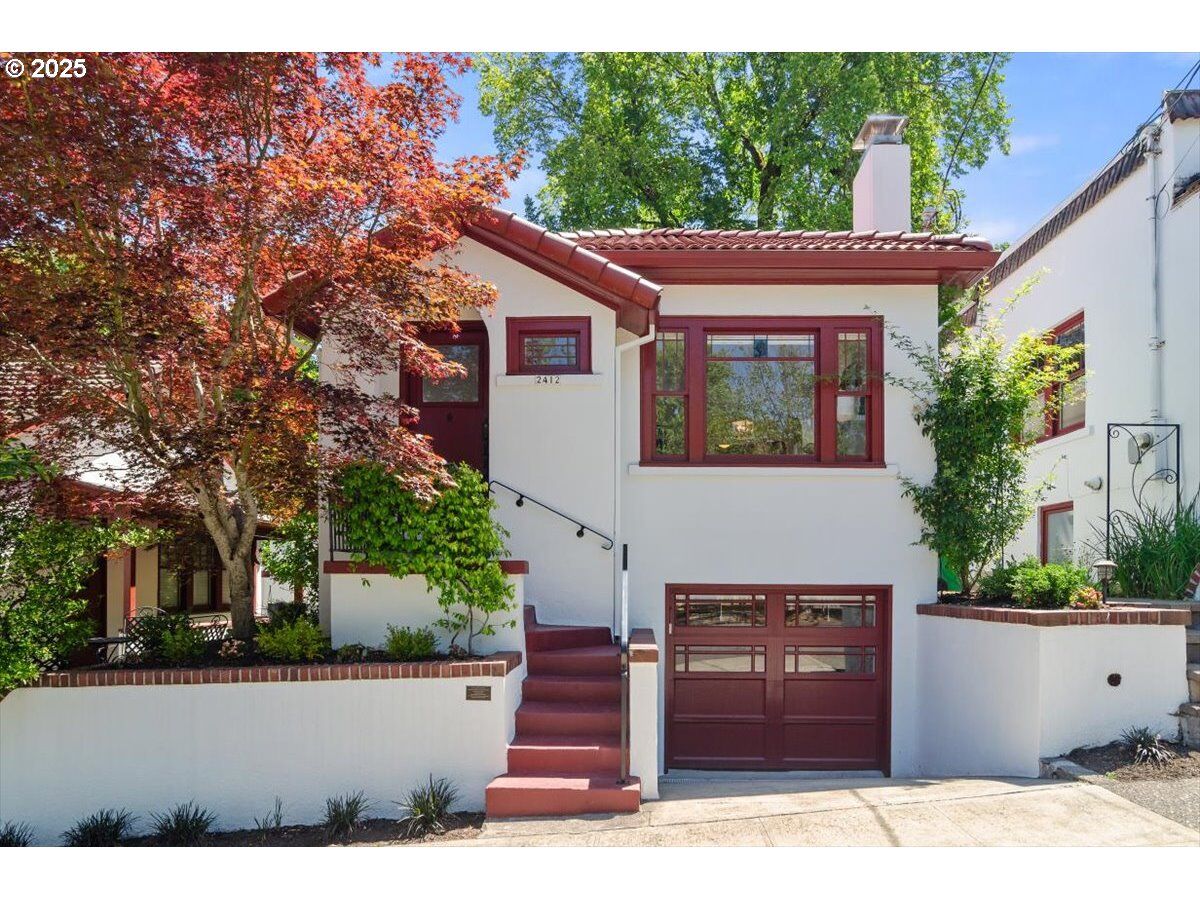 Property Photo:  2412 SW Vista Ave  OR 97201 