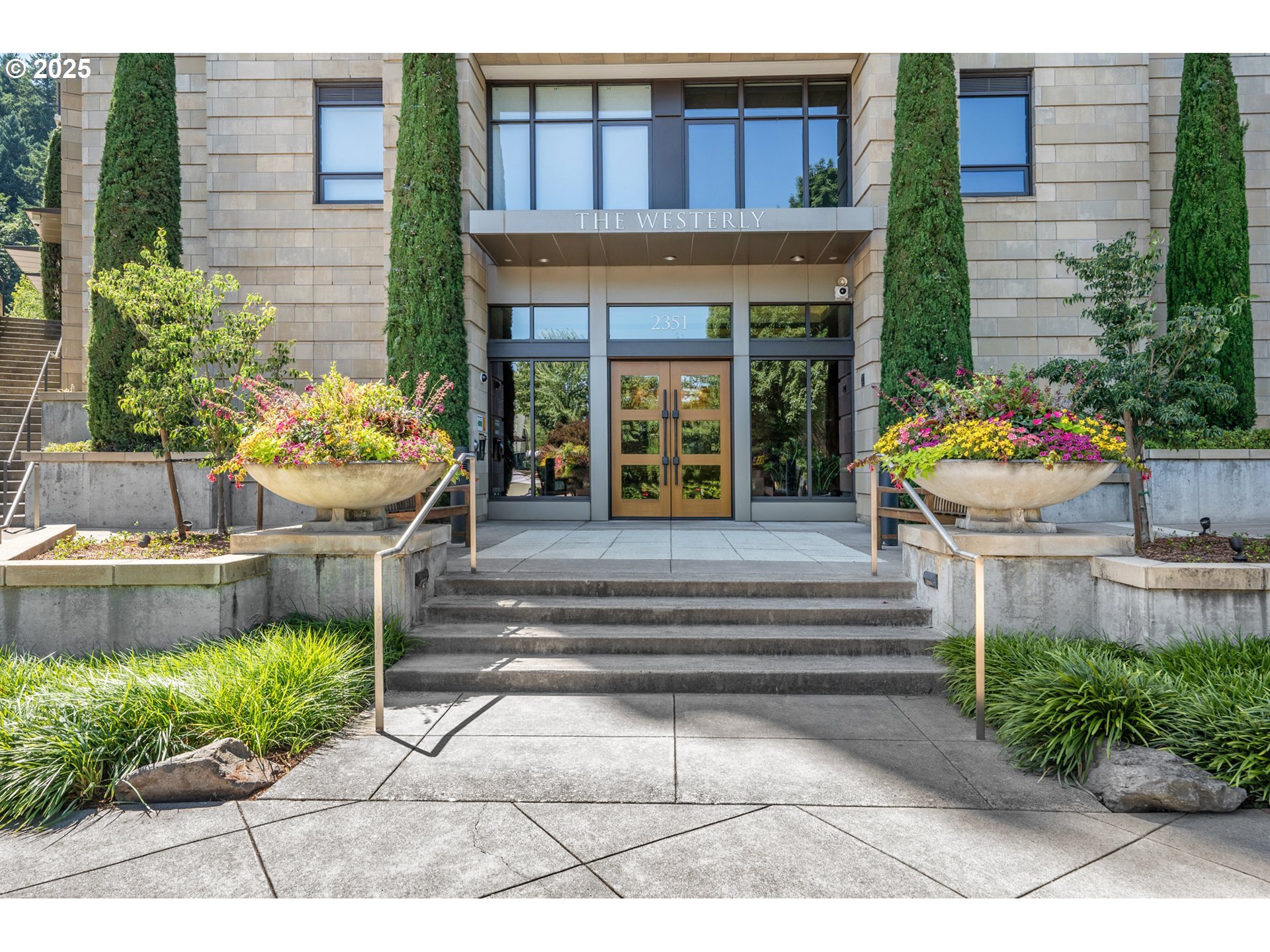 2351 NW Westover Rd 601  Portland OR 97210 photo