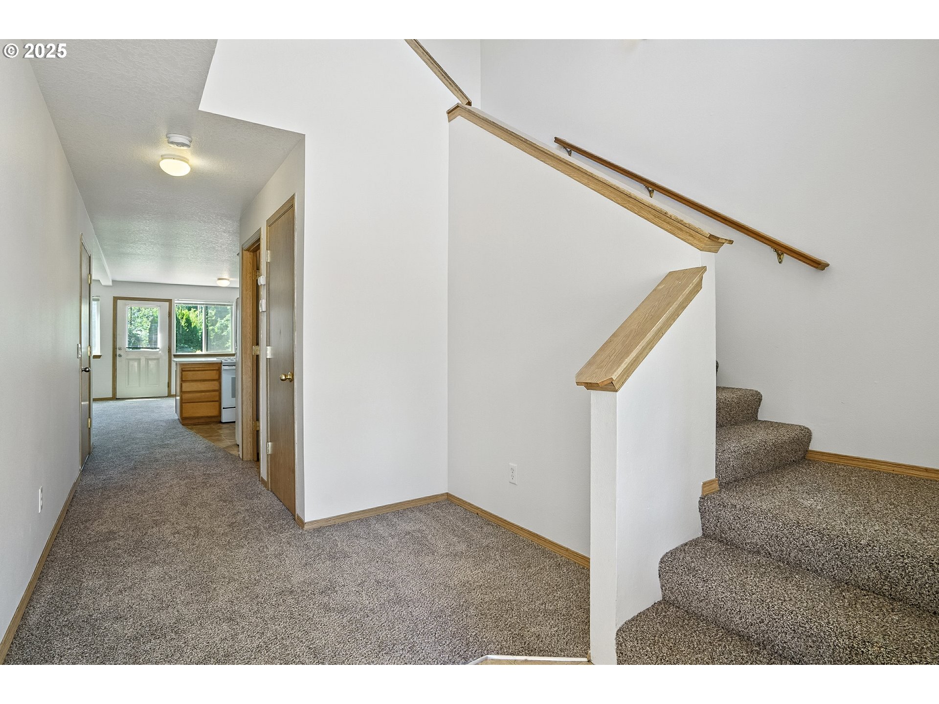 Property Photo: 11614 SE Main St OR 97216