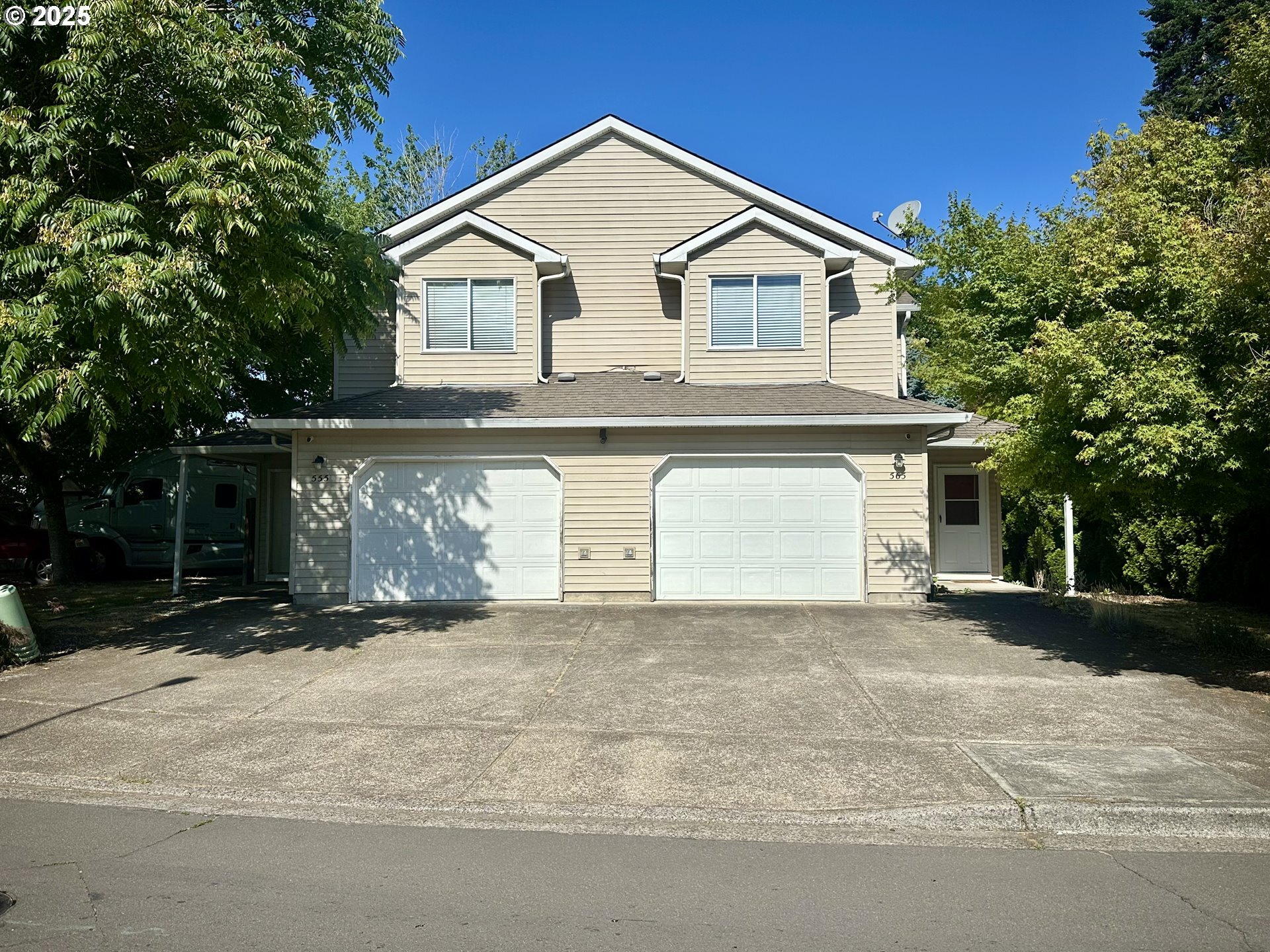 Property Photo: 555 565 NE 195th Ave OR 97035