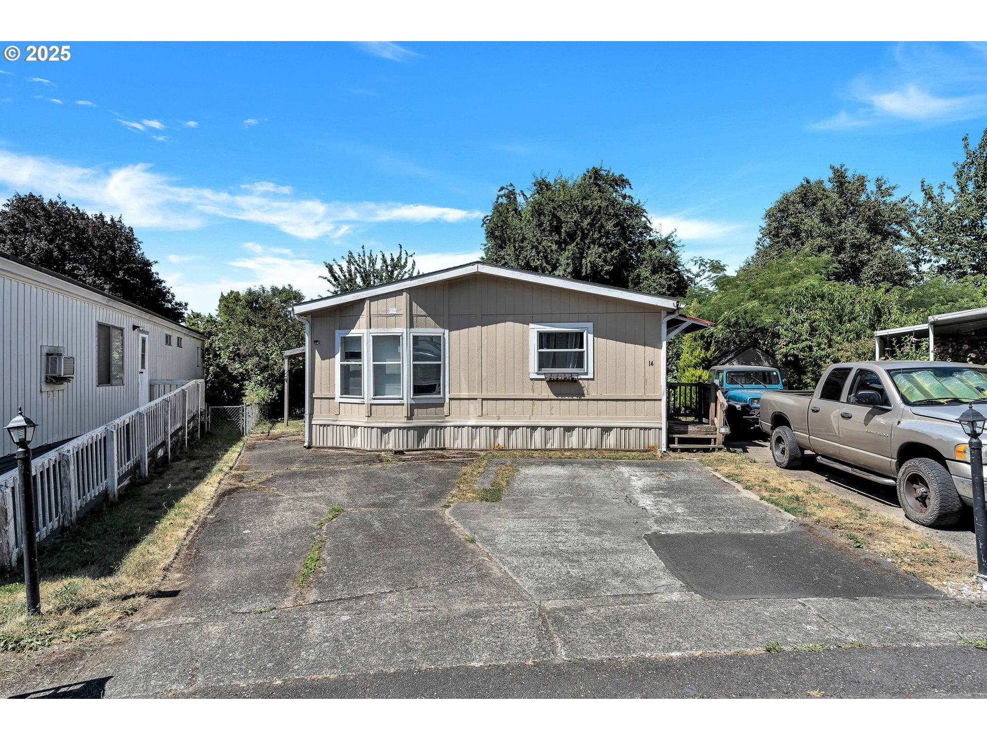 Property Photo: 2648 NE 201st Ave 14 OR 97024