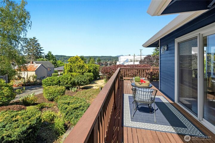 Property Photo: 493 NE Lincoln Road WA 98370