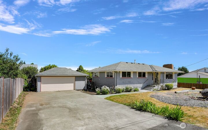 Property Photo:  1214  38th Street  WA 98221 