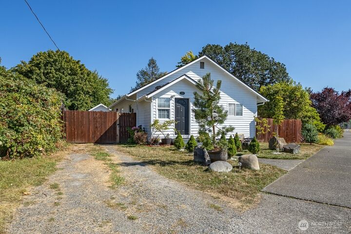 Property Photo:  226 SW 16th Street  WA 98532 