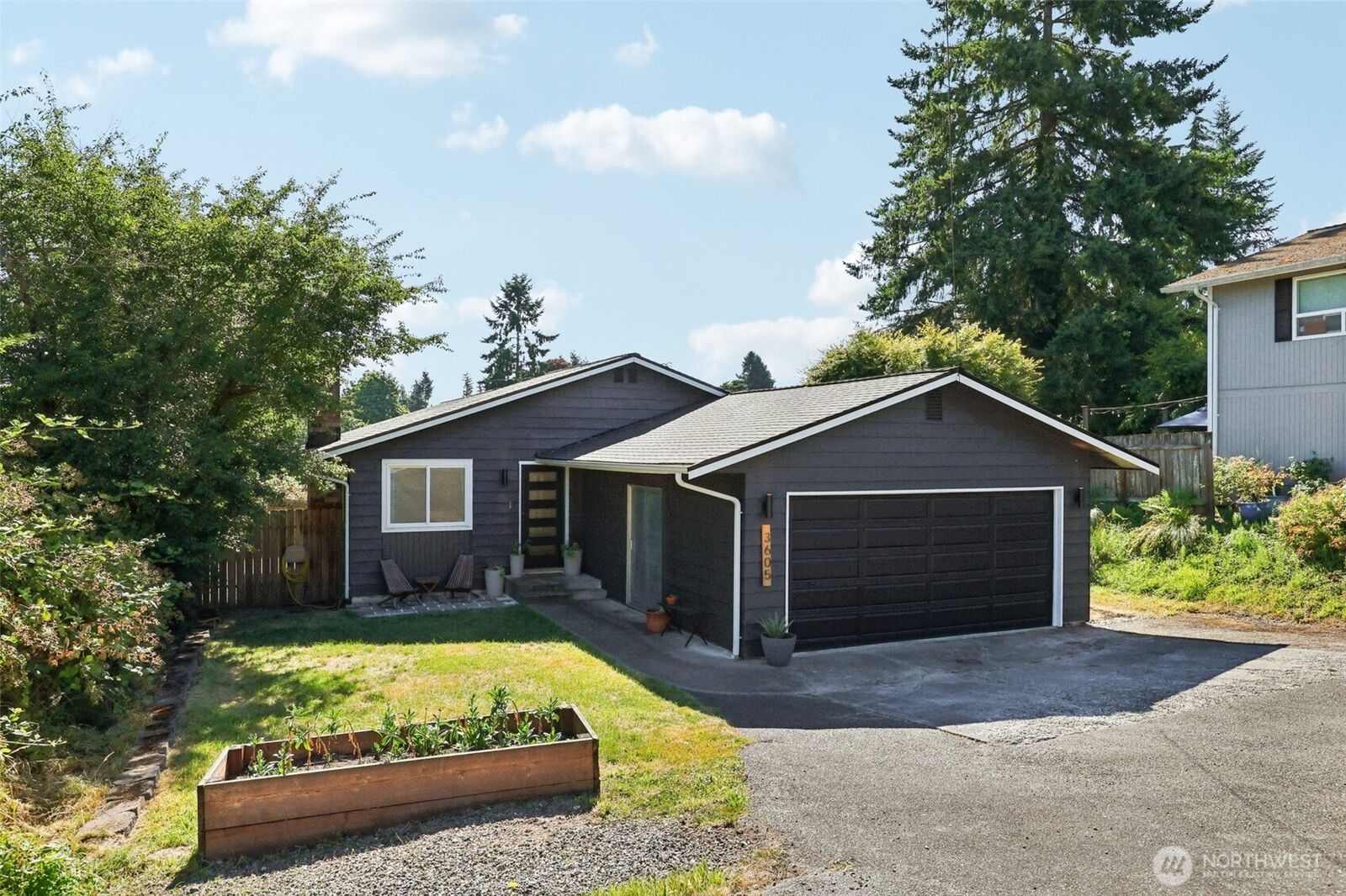 Property Photo:  3605  Earl Avenue  WA 98201 