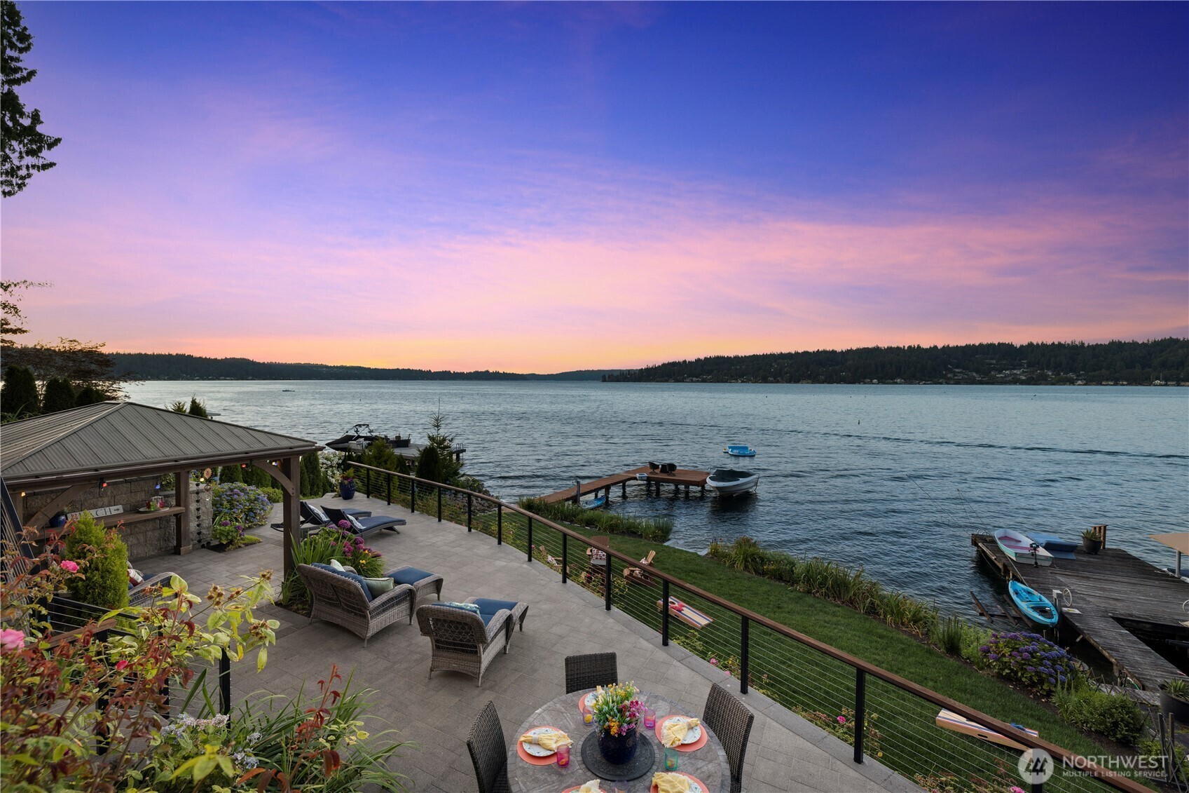 Property Photo: 18176 SE 41st Place WA 98027