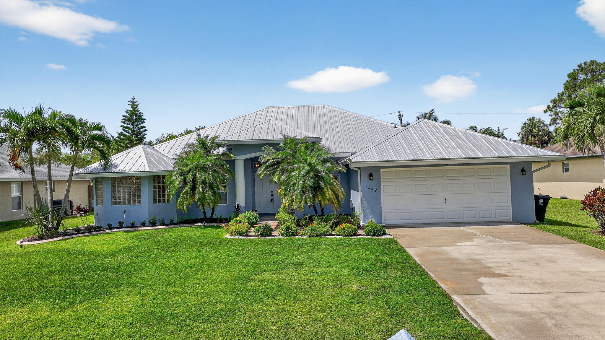 Property Photo: 1342 SW Oriole Lane FL 34953