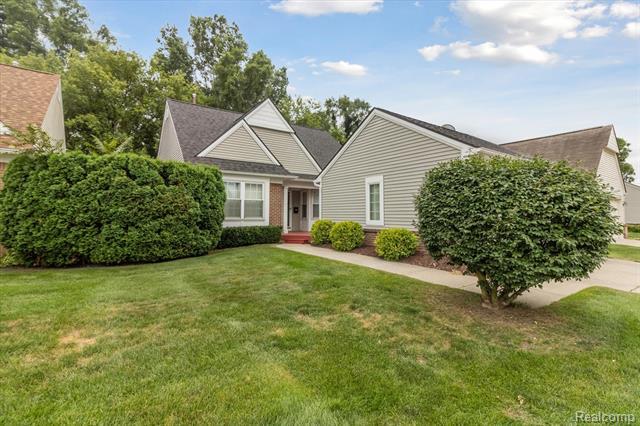 Property Photo:  34871 Poplar Lane  MI 48185 