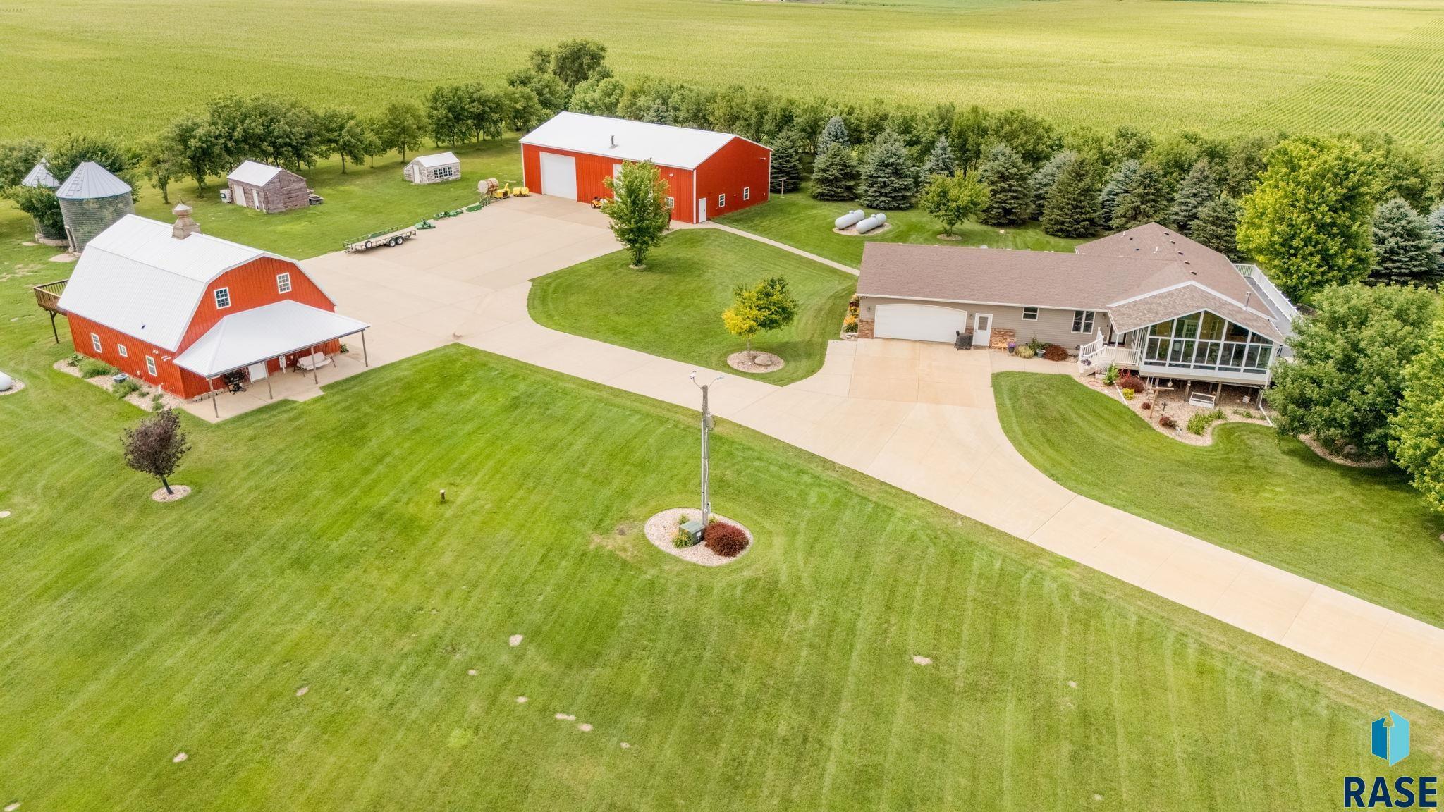 Property Photo: 27529 477th Ave SD 57032