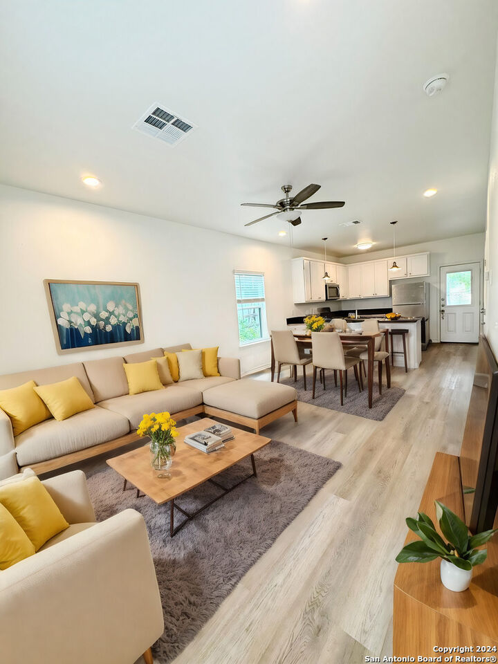Property Photo: 707 Runnels Ave 102 TX 78208