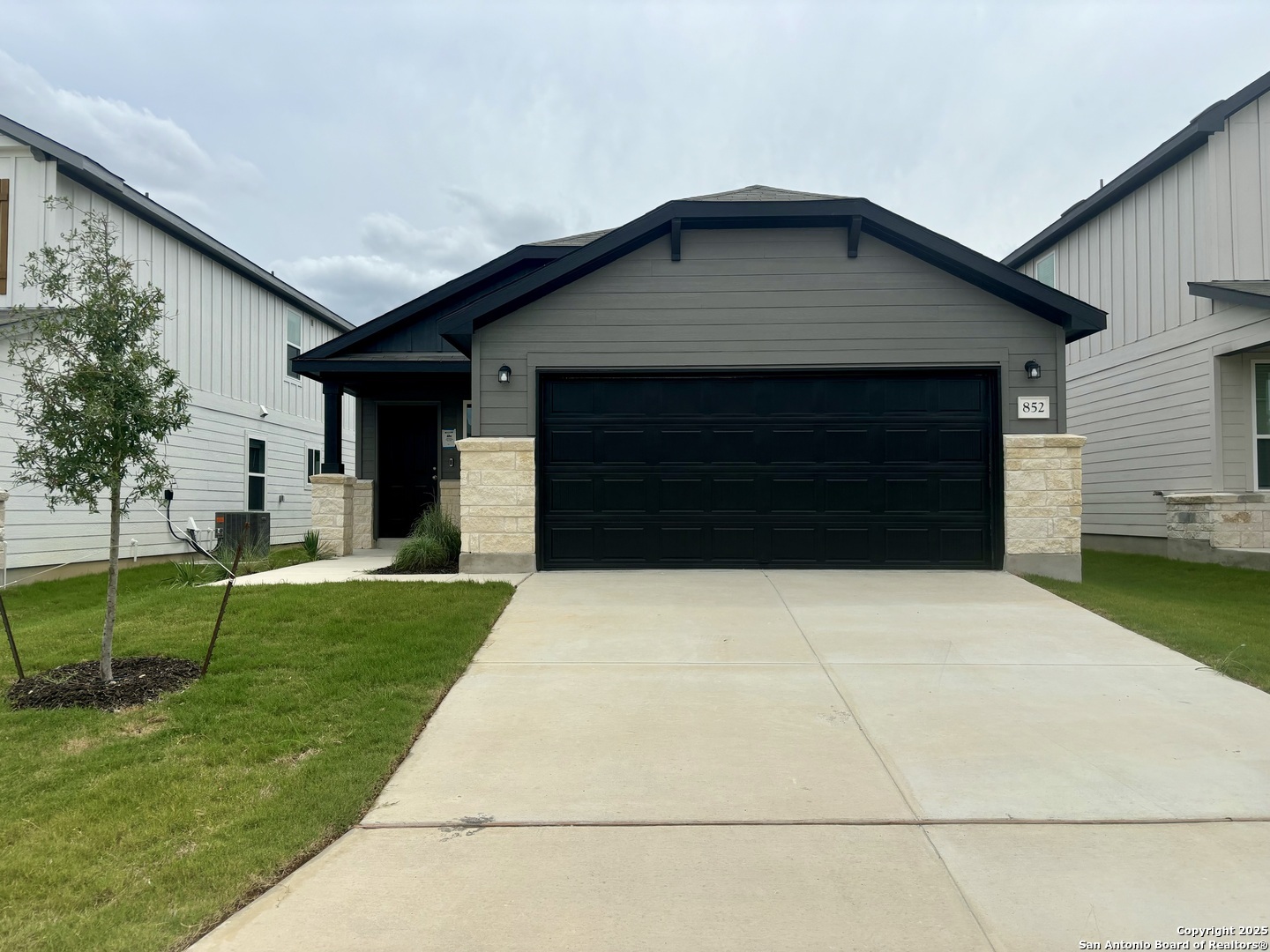 919 Bluegrass Point  New Braunfels TX 78130 photo