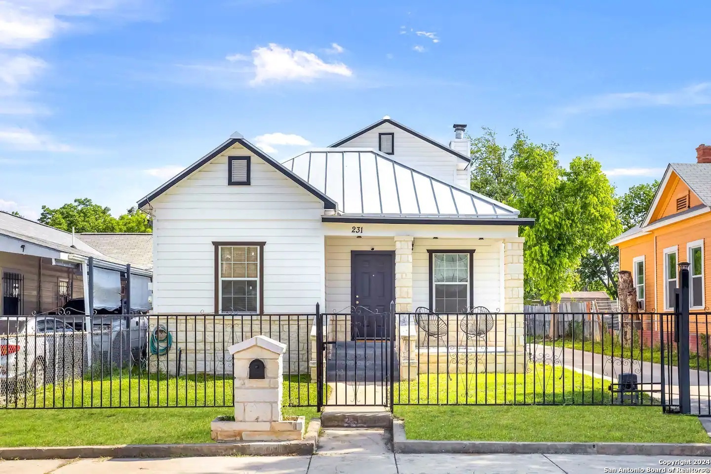 Property Photo:  231 Helena St  TX 78204 