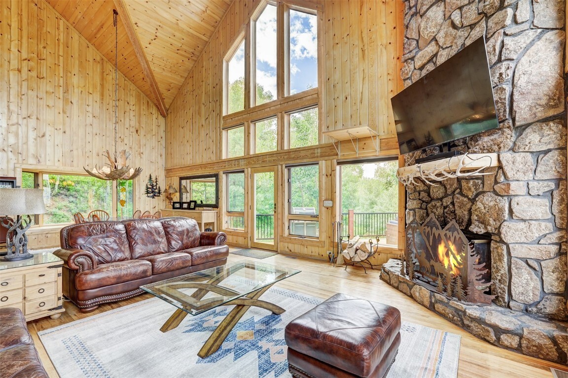 Property Photo:  801 Lakeview Circle  CO 80498 