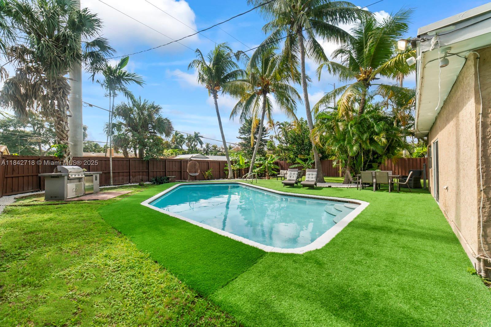Property Photo:  2708 Cleveland St  FL 33020 