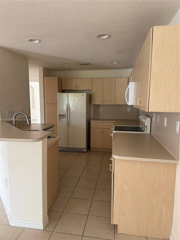 Property Photo:  16620 SW 47th Ter 16620  FL 33185 